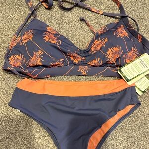 Body Glove bikini. DD top, XS bottoms. NEW WITH TAGS!